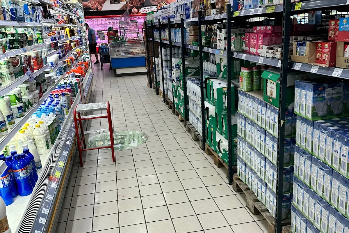 Konzum Supermarket - Photo 2