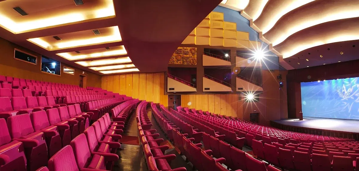 Auditorium - Photo 1