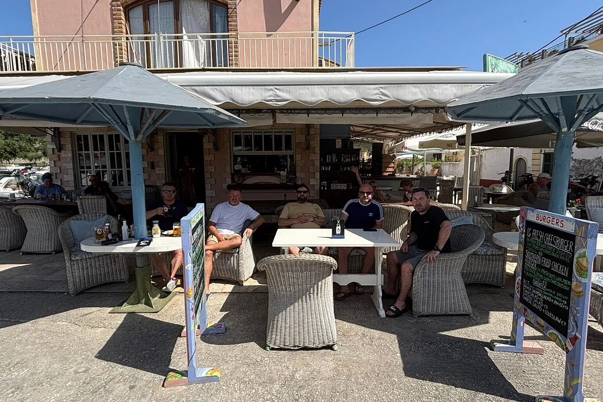 Harbour Lights Bar - Photo 1
