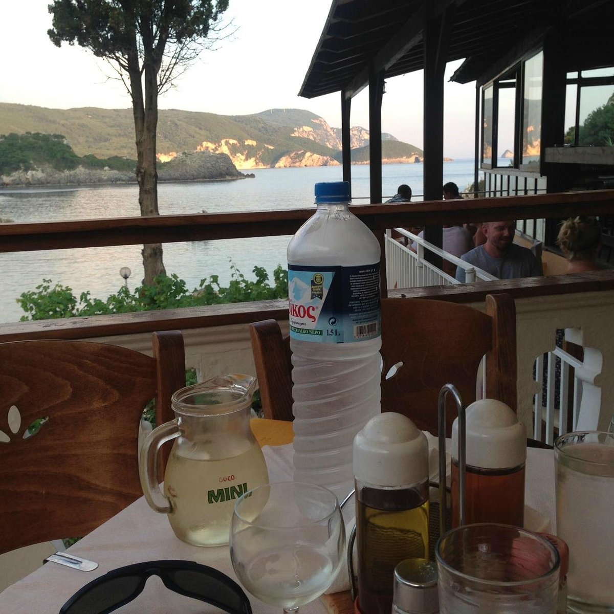 Dolphins Taverna - Photo 2