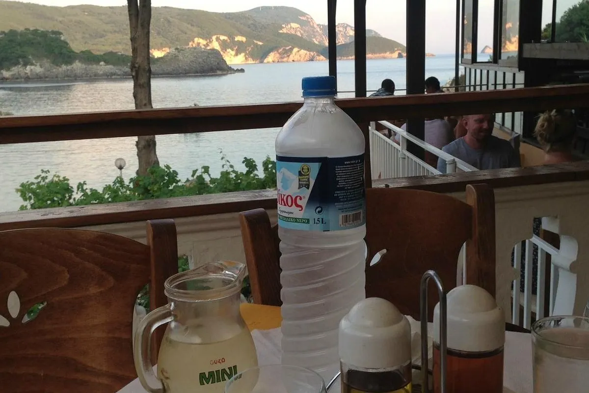 Dolphins Taverna - Photo 2