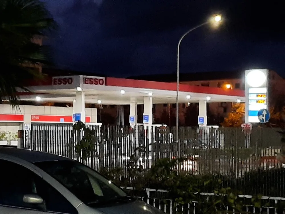 Esso - Photo 2