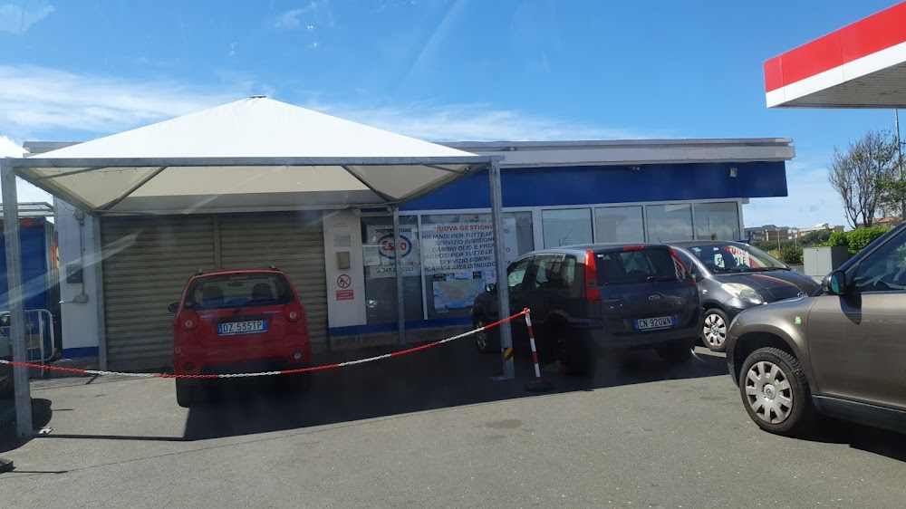 Stazione di servizio Esso