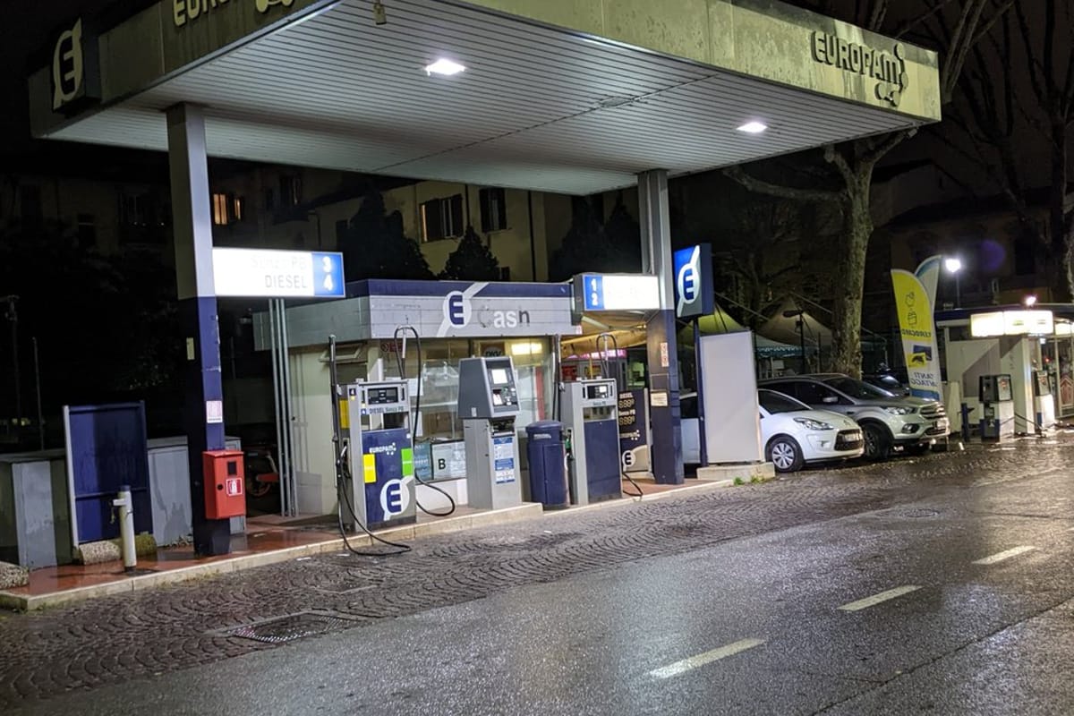 Esso Service Station - Photo 3