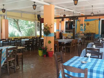 Minas Tavern - Photo 1