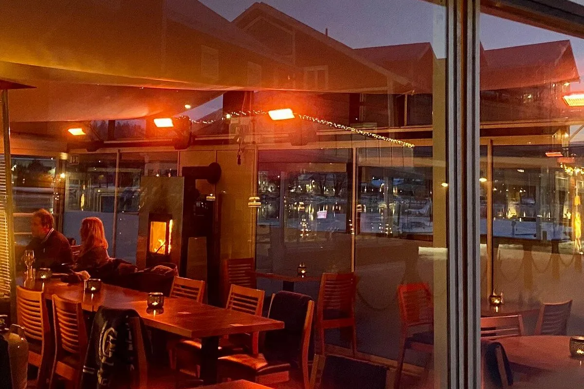 The Harbour Inn - Photo 2
