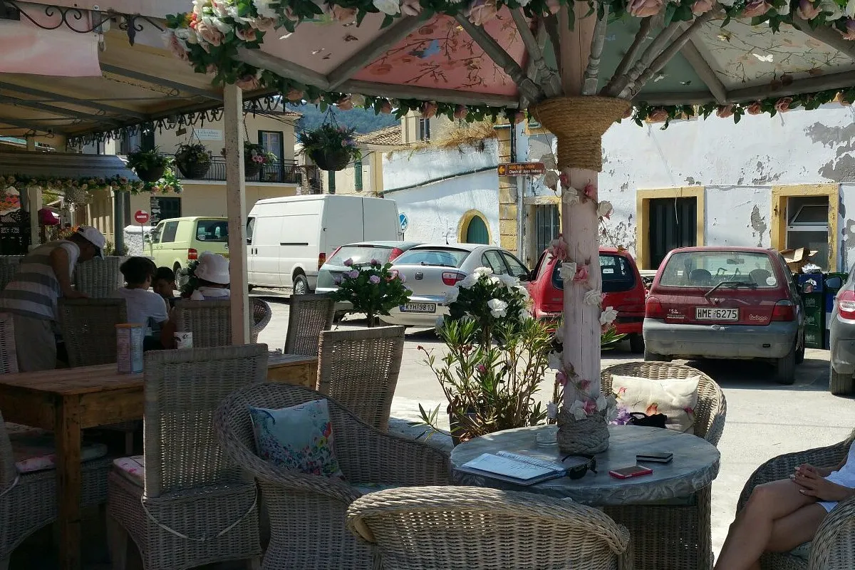 Harbour Lights Bar - Photo 2
