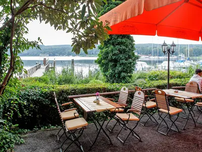 House on the Lake Hotel & Restaurant - Photo 3