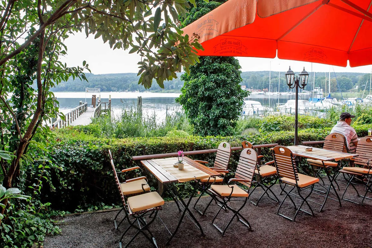 House on the Lake Hotel & Restaurant - Photo 3