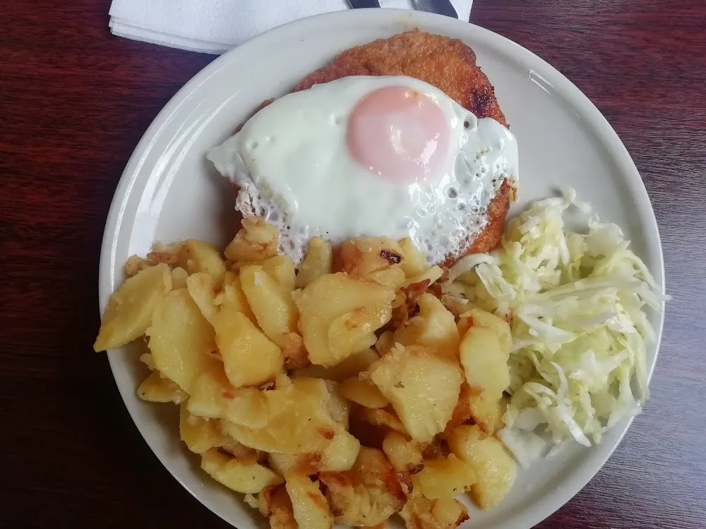 Quisisana Restaurant and Ice Café - Photo 2