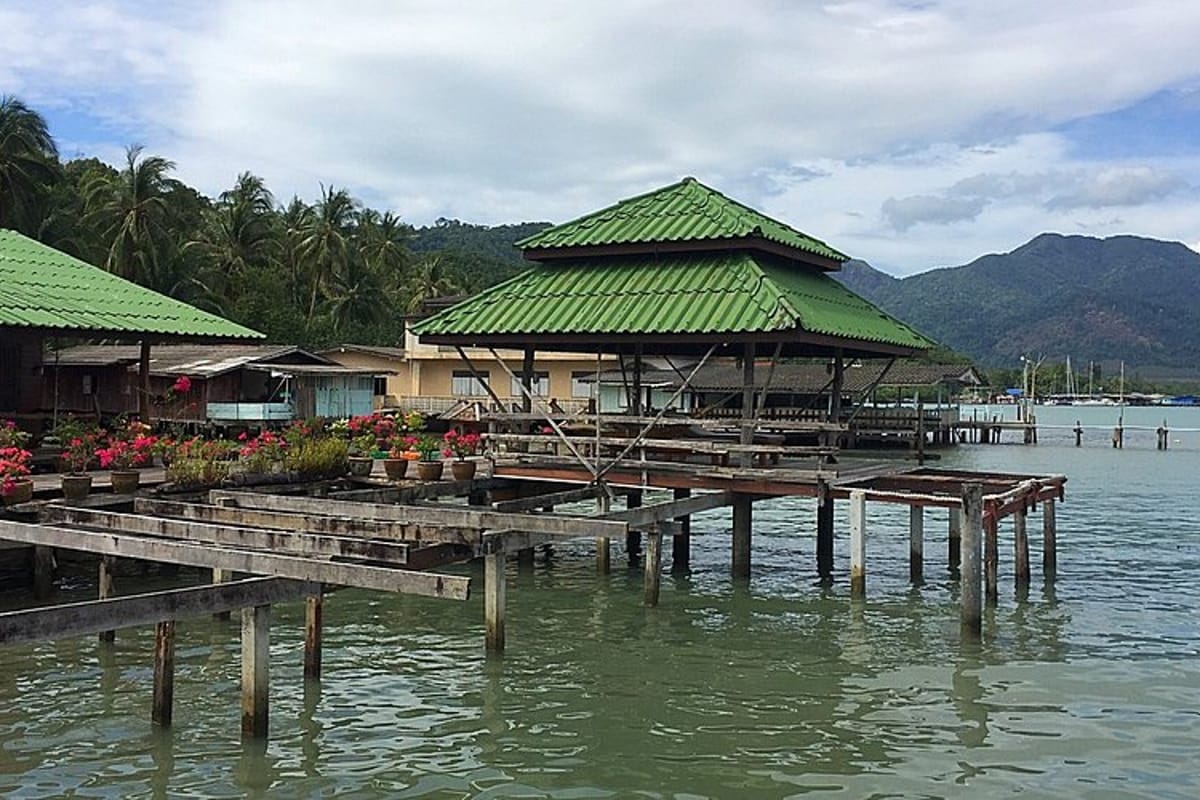 Salak Phet Seafood - Photo 1