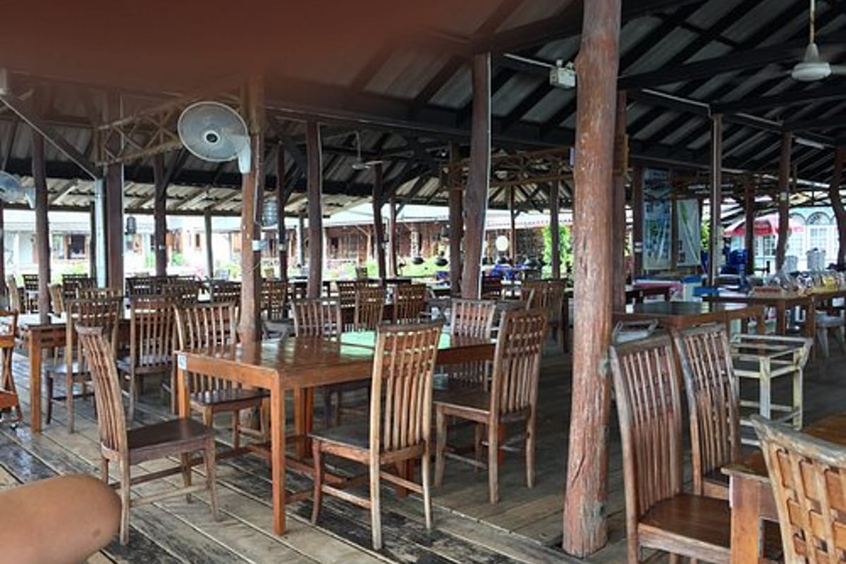 Salak Phet Seafood - Photo 2