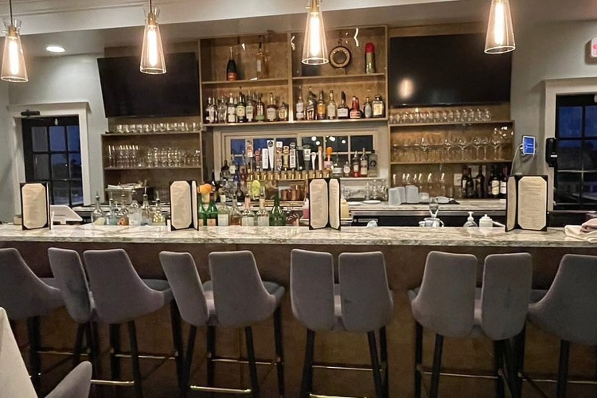 Sea Port Restaurant & Bar - Photo 2