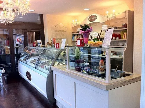 The Caletta Ice Cream Shop - Photo 2