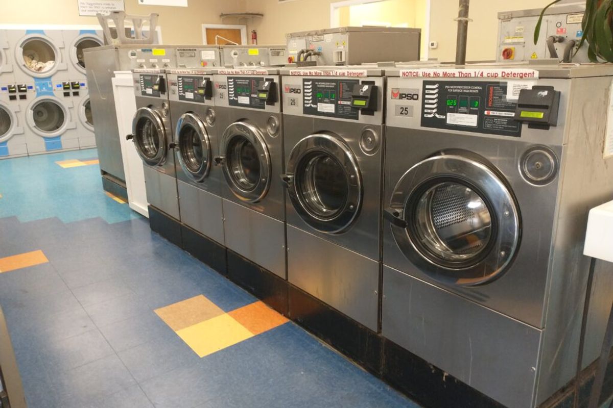 Coin Laundry self service - Photo 1
