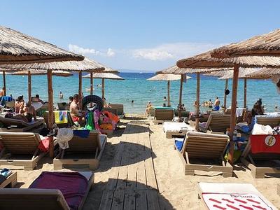 Pool Bar - Photo 3