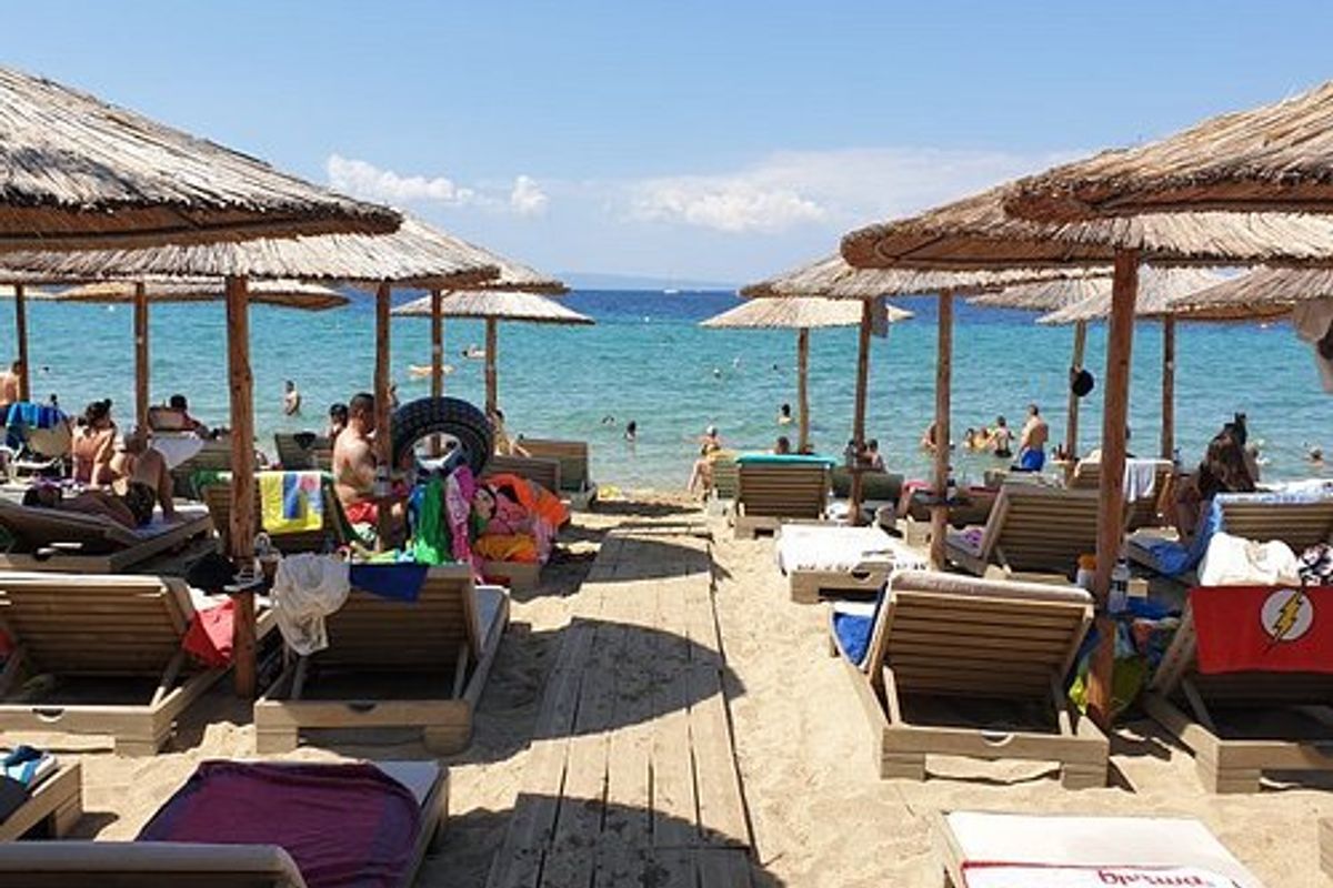Pool Bar - Photo 3