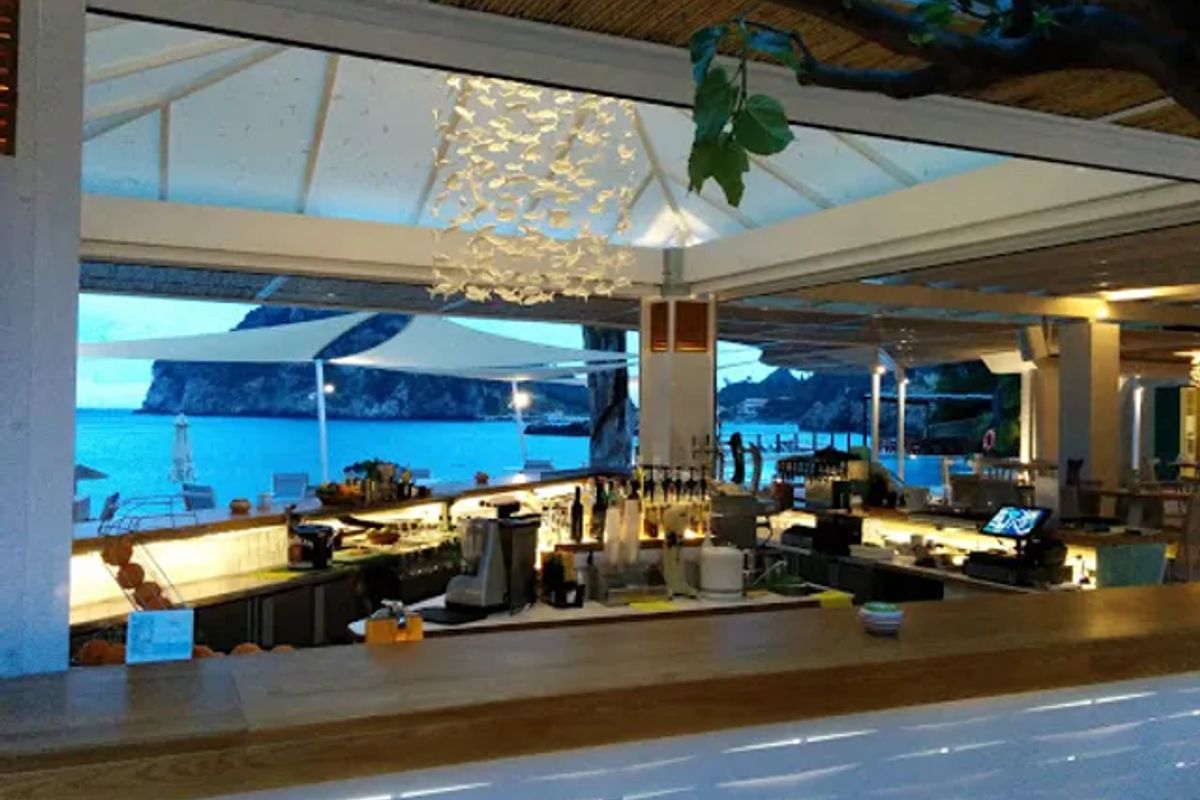 Beach Bar - Photo 2