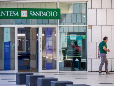 Intesa Sanpaolo - Photo 3