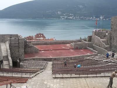 Theatre - Photo 1