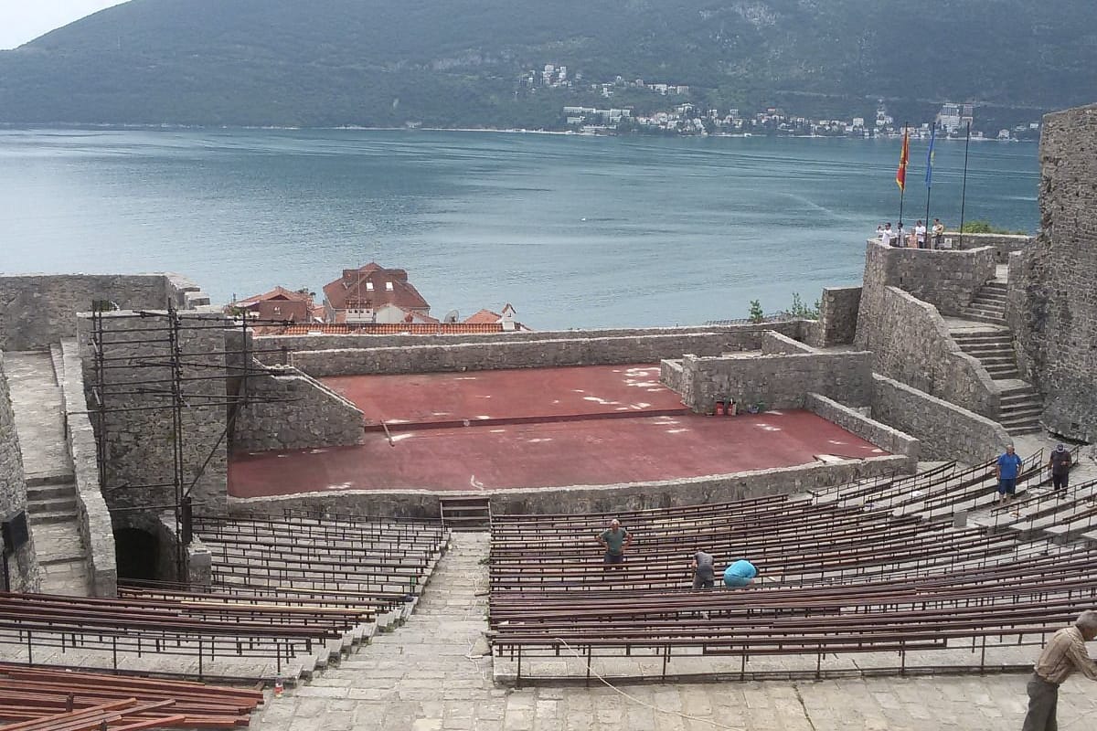 Theatre - Photo 1