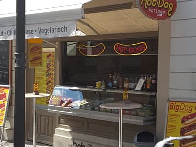 Little Fish Parlor - Photo 2