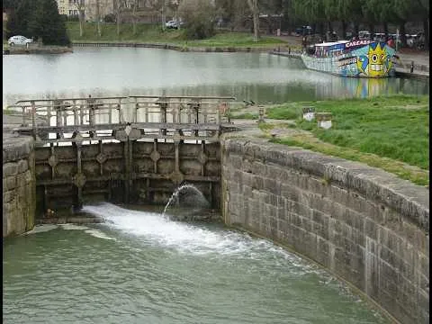 Public Water Tap - Photo 3