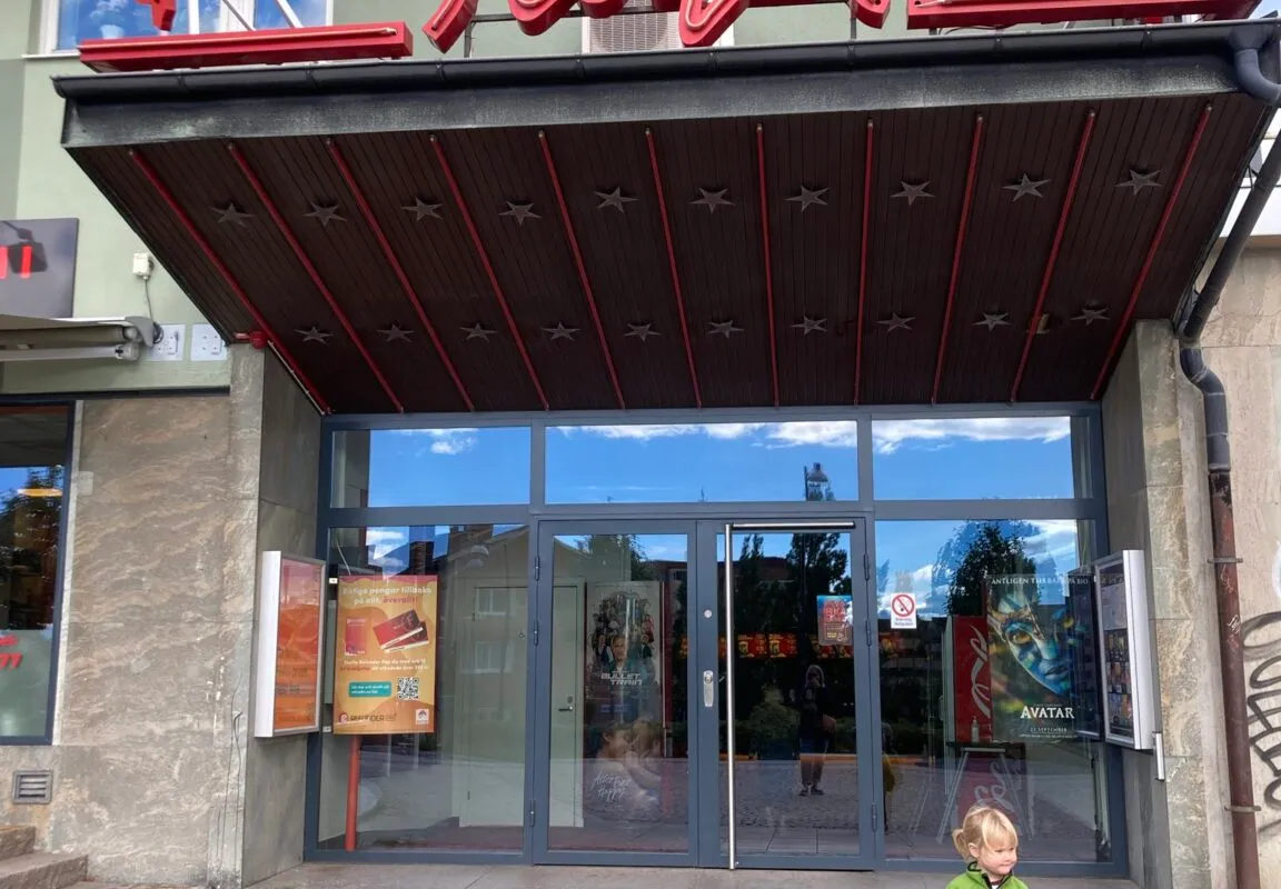 Royal Cinema - Photo 1