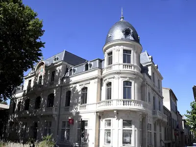 Savings Bank - Photo 3