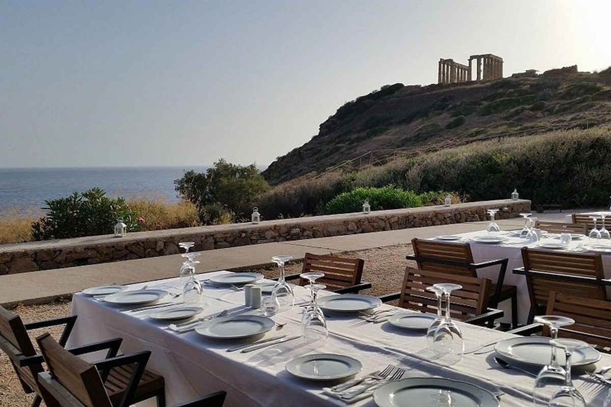 Naos Cafe Restaurant - Photo 1