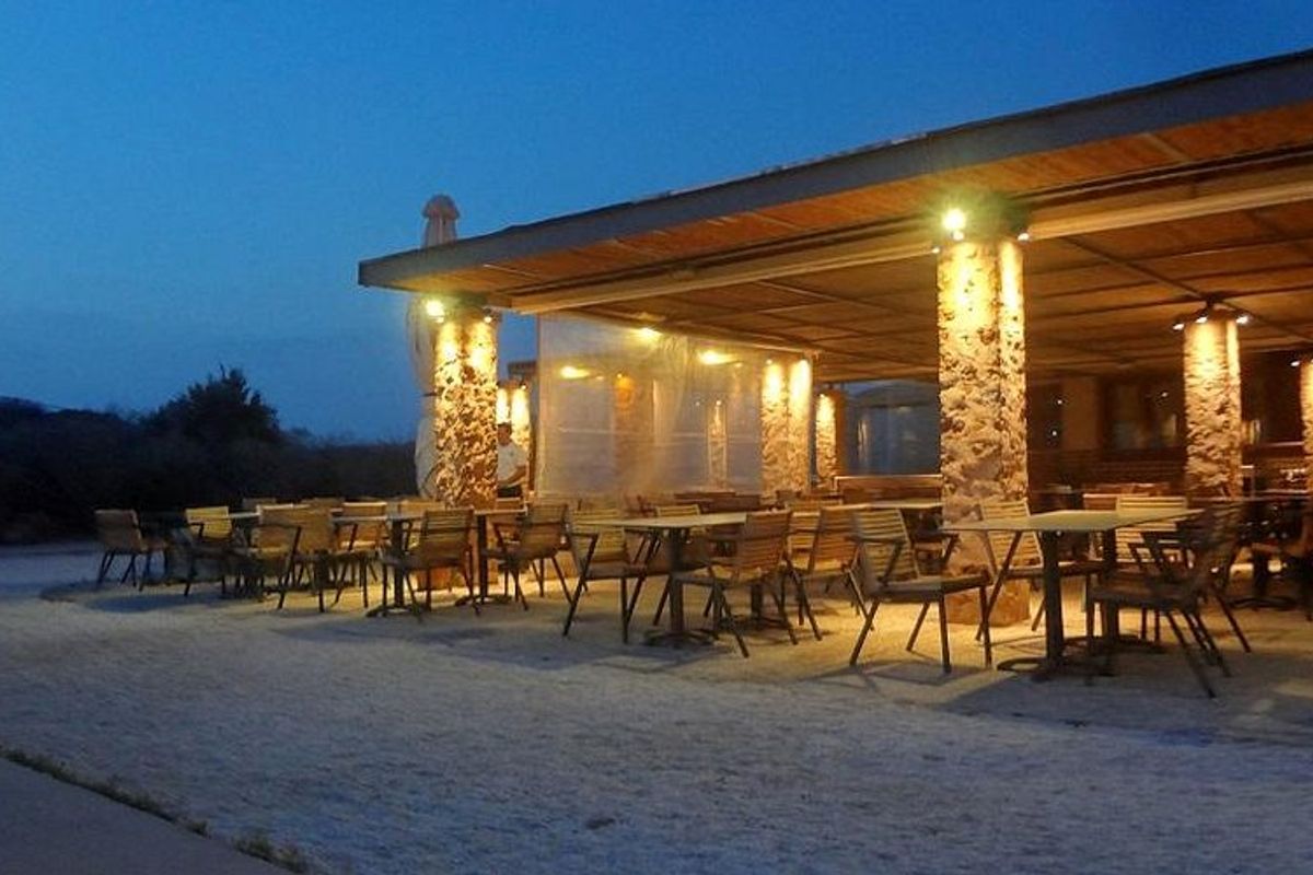 Naos Cafe Restaurant - Photo 3