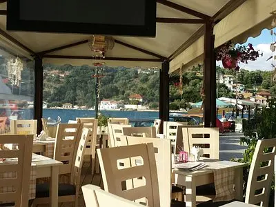 Minas Tavern - Photo 2