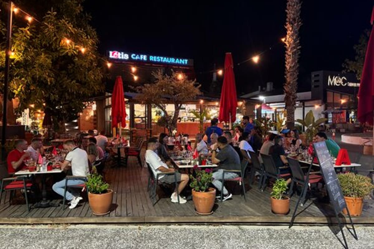 Lotis Cafe Restaurant - Photo 3