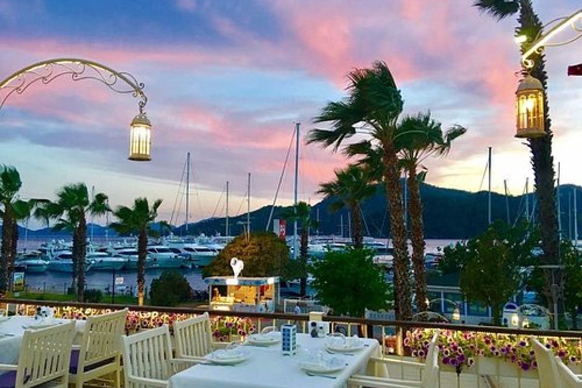 Lotis Cafe Restaurant - Photo 1