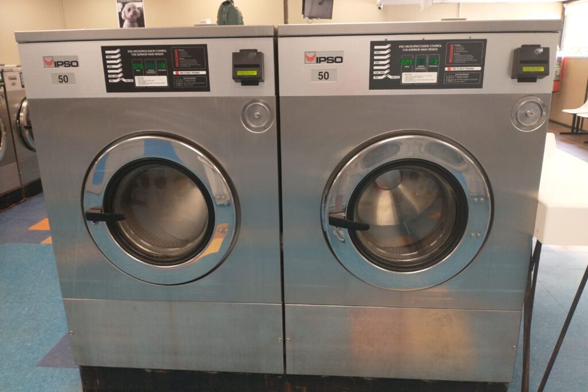Coin Laundry self service - Photo 3