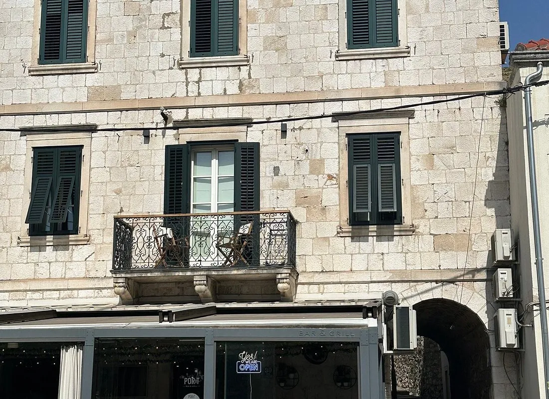 Port - Photo 1