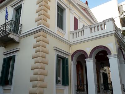 Neoclassical Mansion - Photo 2