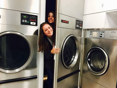 Laundromat - Photo 1