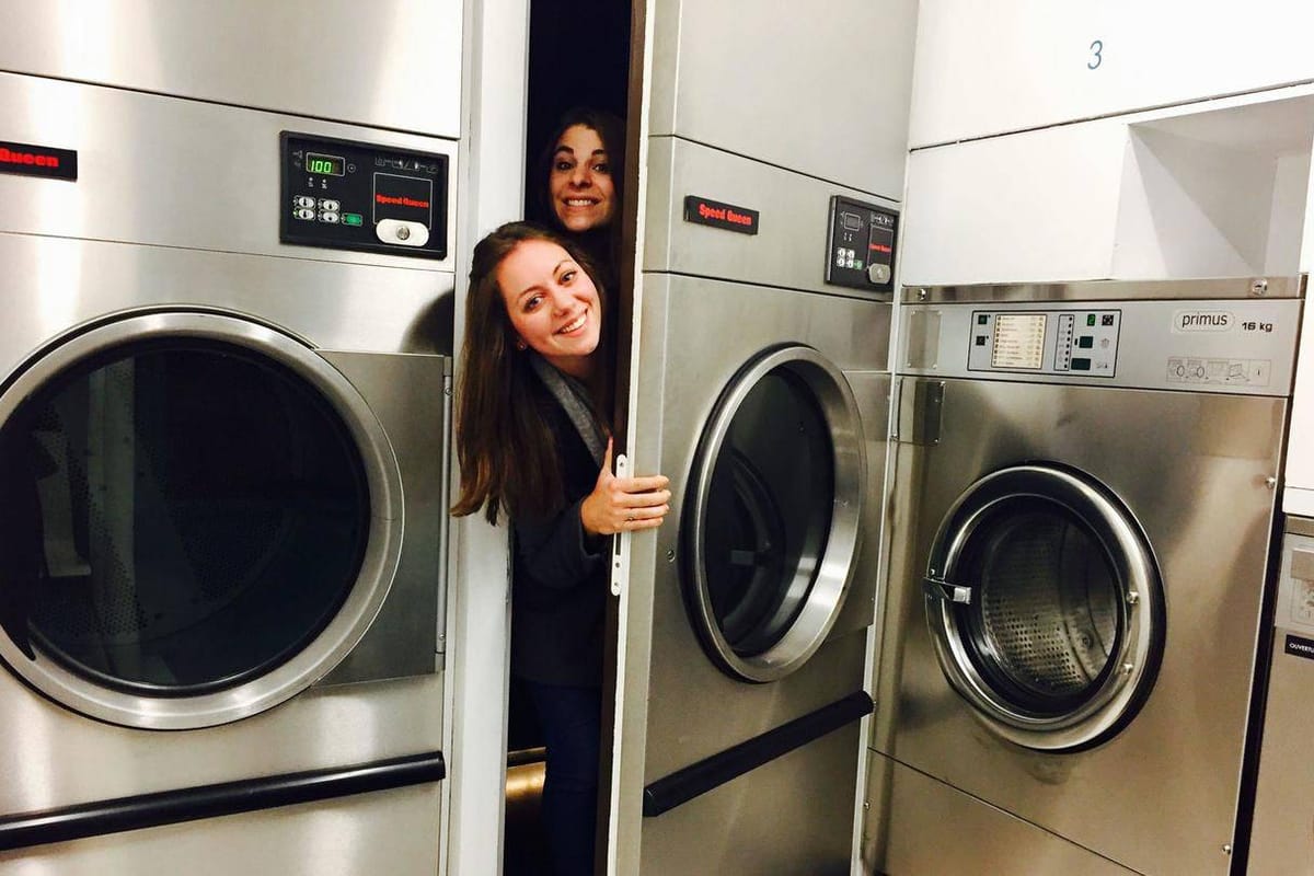 Laundromat - Photo 1