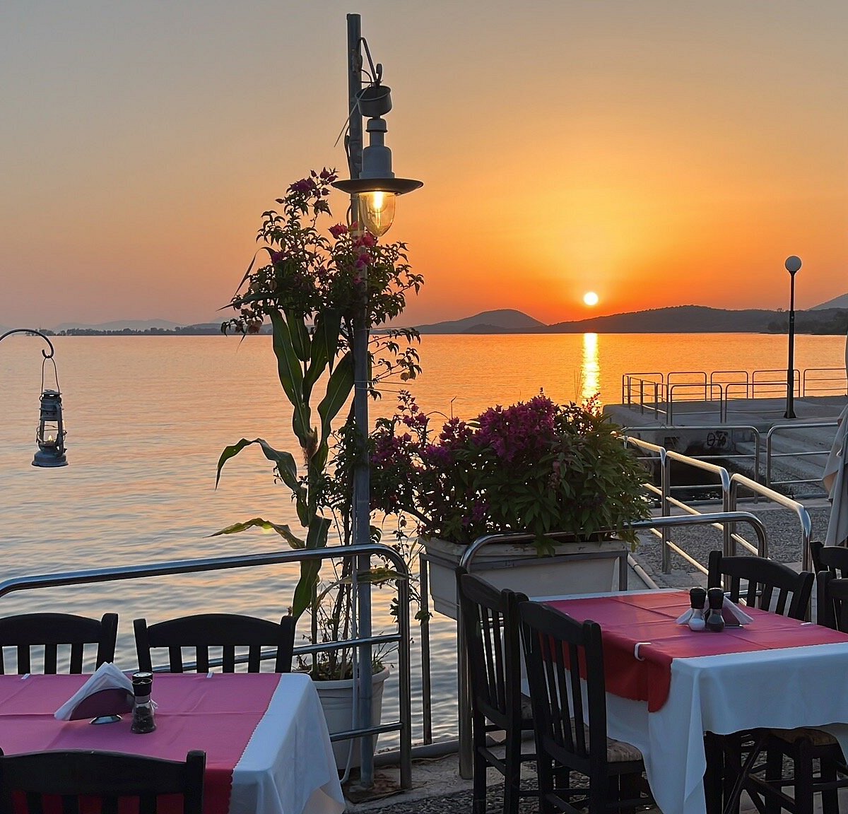 Alekos Restaurant - Photo 2