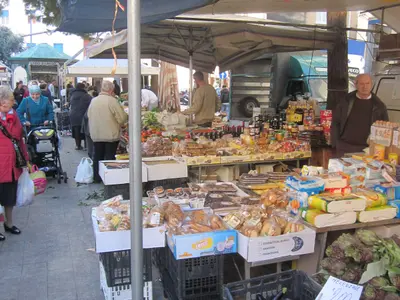 Daily Fruit and Vegetable Market - Photo 2