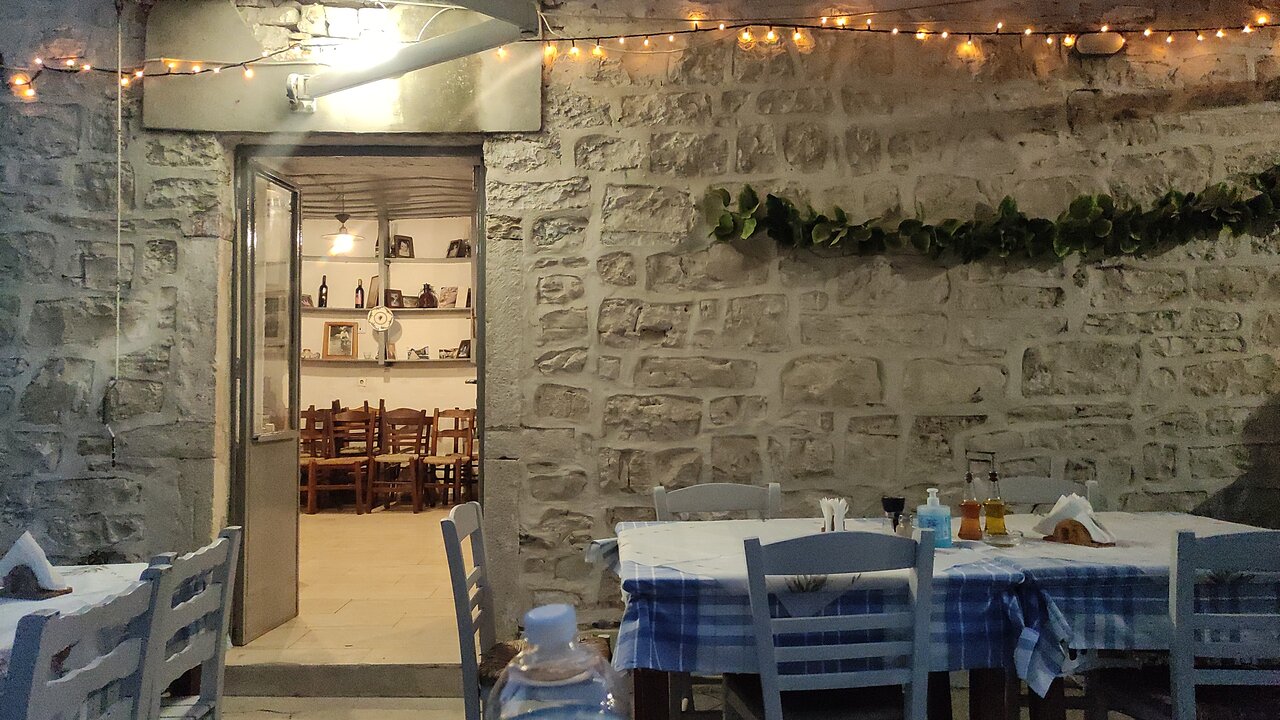 Taverna Lilas