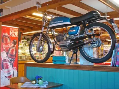 The Motorcycle Café - Photo 2