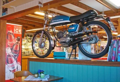 The Motorcycle Café - Photo 2