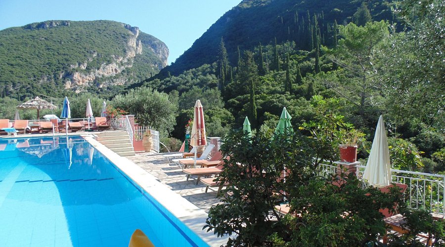 Pool Bar - Photo 3