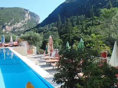 Pool Bar - Photo 3