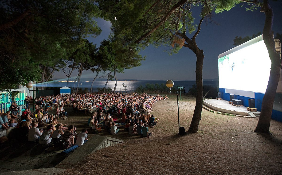 Ljetno kino Bol
