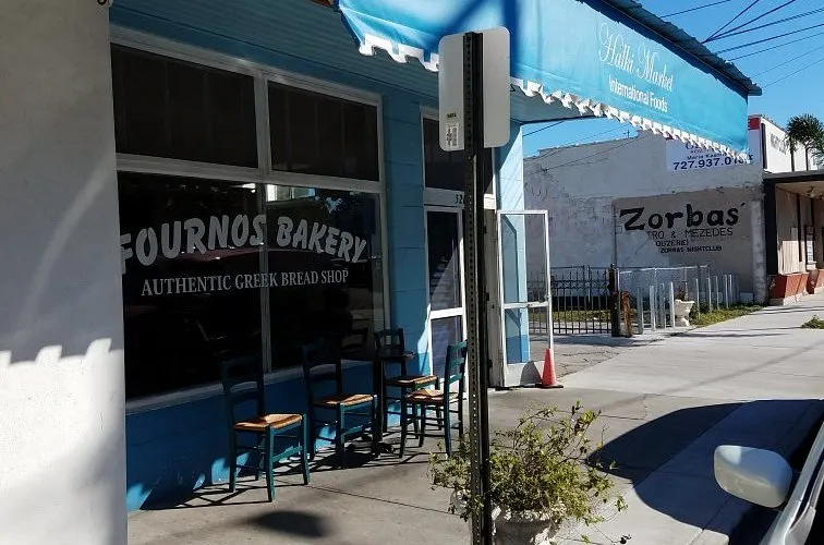 Fournos Bakery - Photo 3