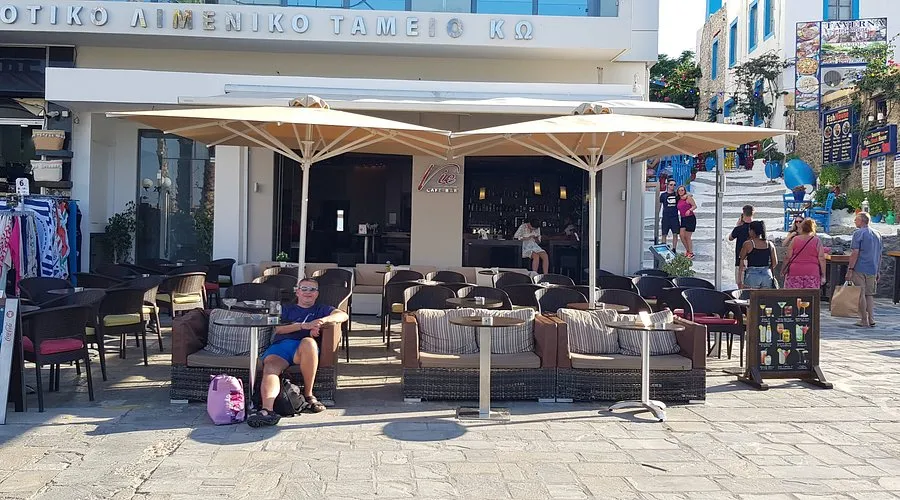 Vie Café Bar - Photo 1