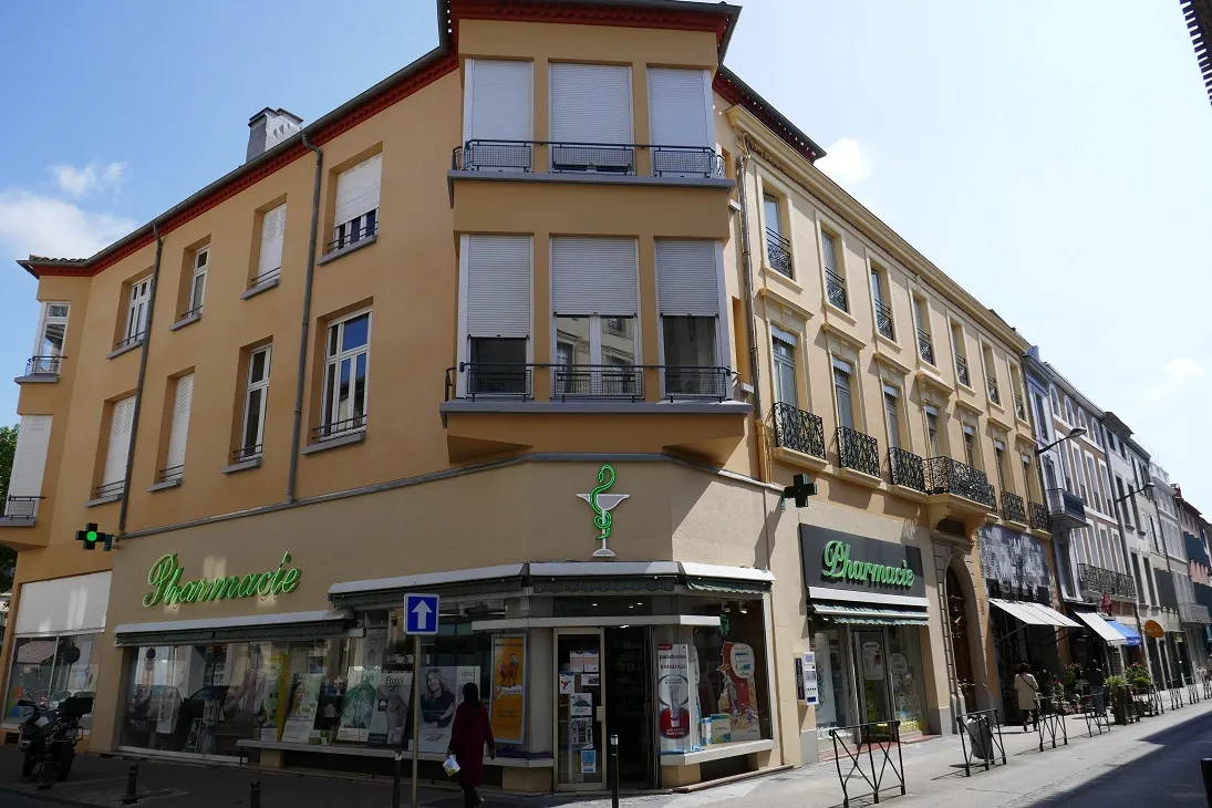 Dalloux Pharmacy - Photo 3